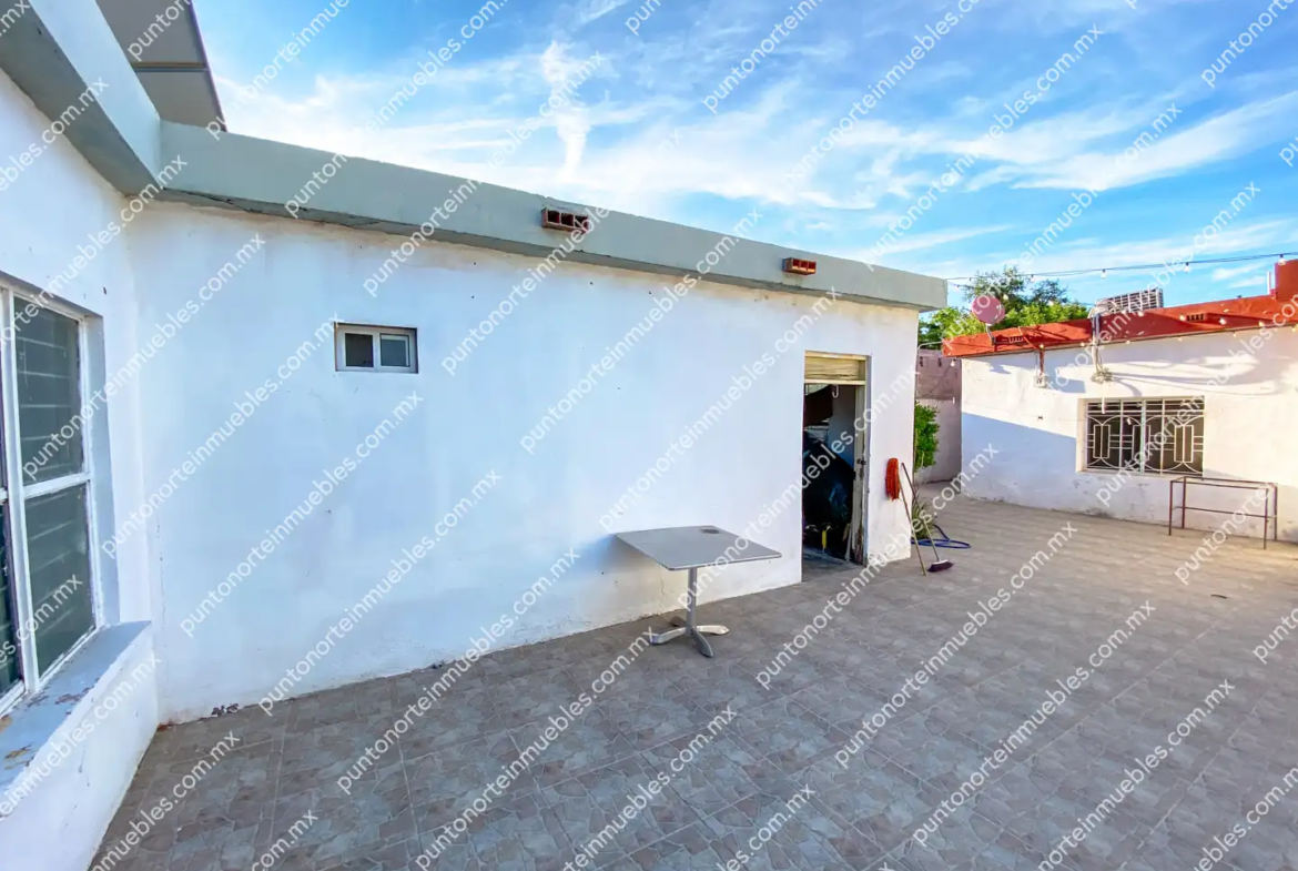 Venta Casa Tipo Quinta con 3 Recamaras, Cocina con Granito, Local Comercial y Alberca, Terreno de 500m2, San Buena