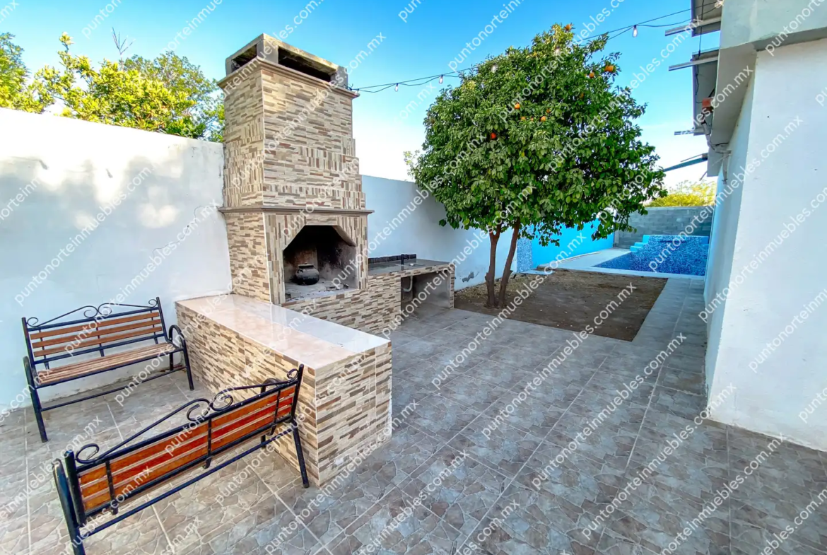 Venta Casa Tipo Quinta con 3 Recamaras, Cocina con Granito, Local Comercial y Alberca, Terreno de 500m2, San Buena
