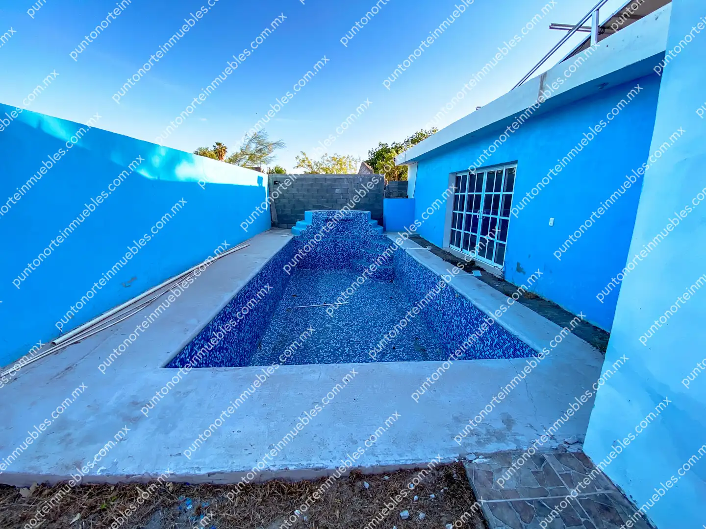 Casa Calle Zaragoza San Buena 25 Venta Casa Tipo Quinta con 3 Recamaras, Cocina con Granito, Local Comercial y Alberca, Terreno de 500m2, San Buena