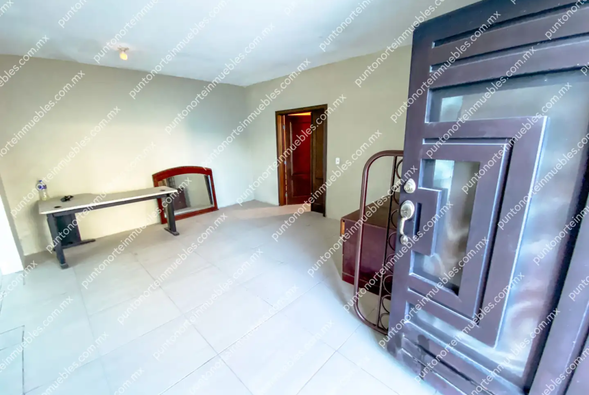Venta Casa Tipo Quinta con 3 Recamaras, Cocina con Granito, Local Comercial y Alberca, Terreno de 500m2, San Buena