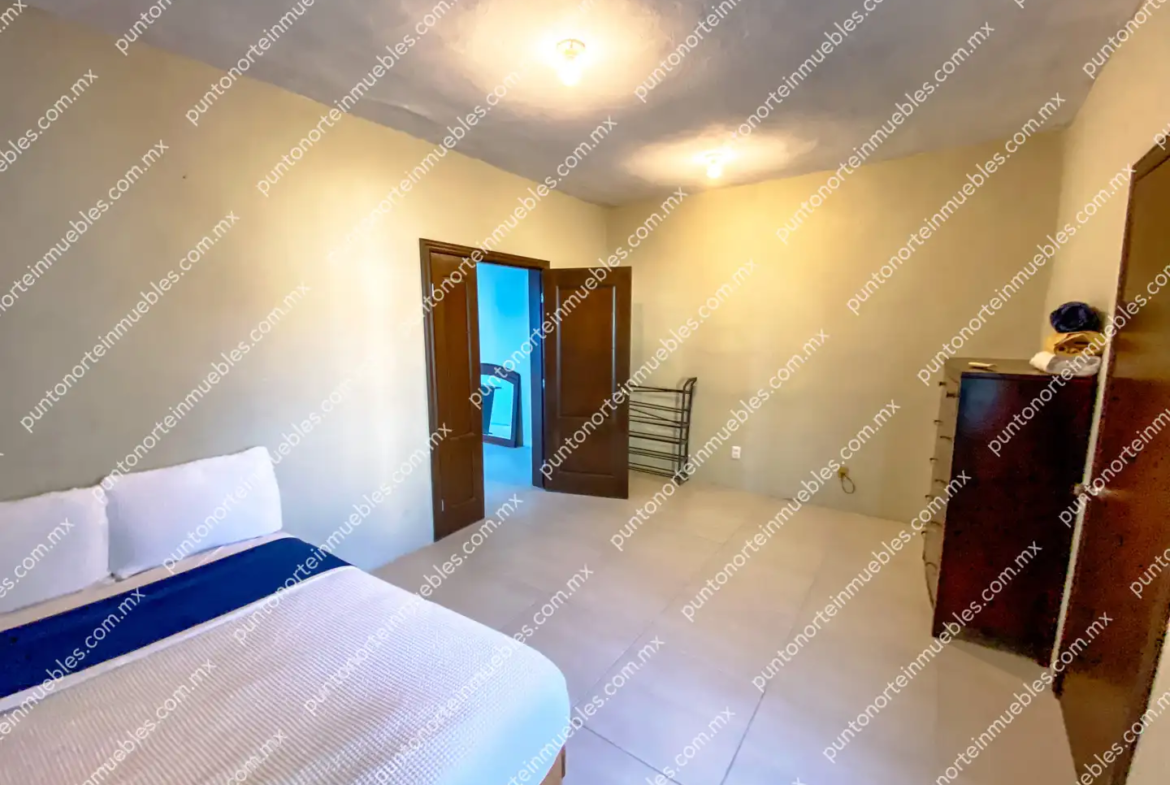 Venta Casa Tipo Quinta con 3 Recamaras, Cocina con Granito, Local Comercial y Alberca, Terreno de 500m2, San Buena