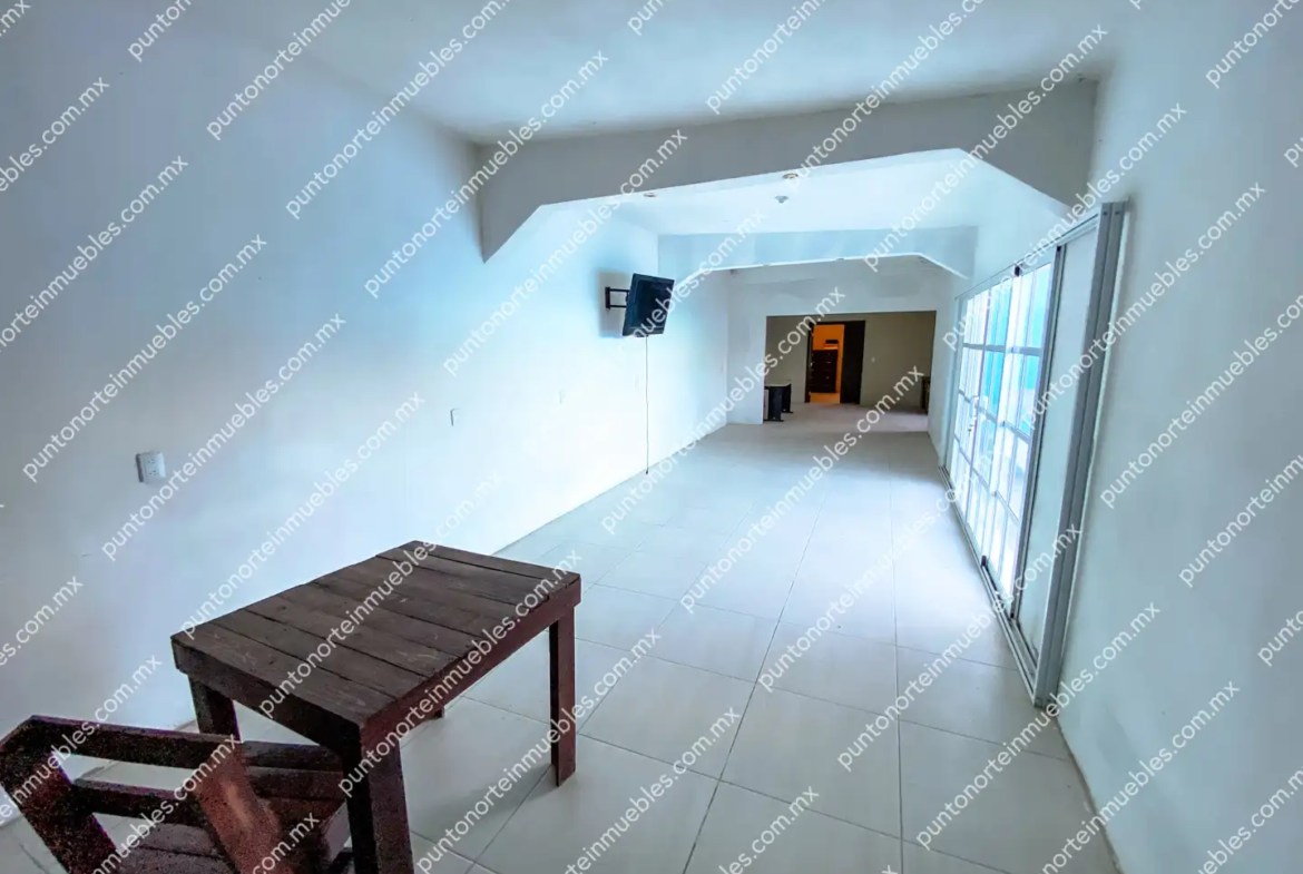 Venta Casa Tipo Quinta con 3 Recamaras, Cocina con Granito, Local Comercial y Alberca, Terreno de 500m2, San Buena