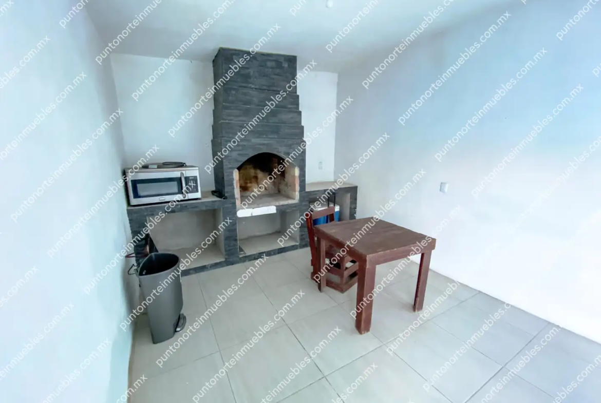 Venta Casa Tipo Quinta con 3 Recamaras, Cocina con Granito, Local Comercial y Alberca, Terreno de 500m2, San Buena