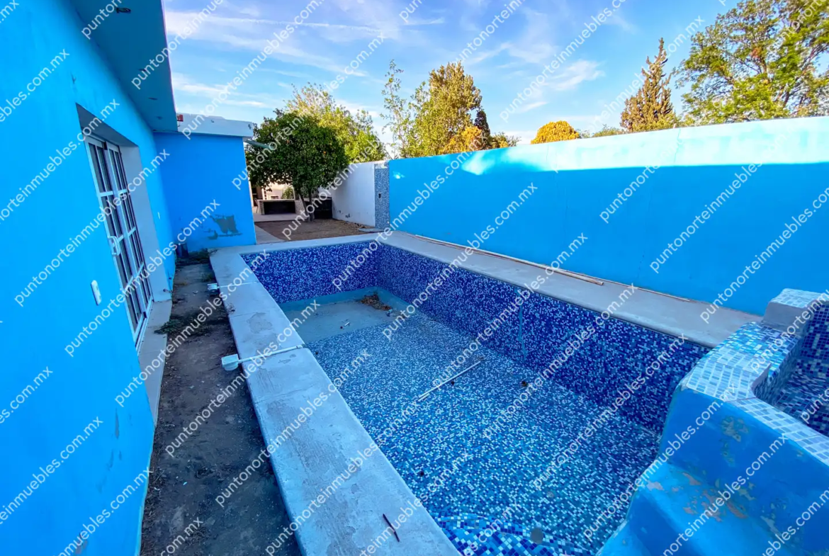 Venta Casa Tipo Quinta con 3 Recamaras, Cocina con Granito, Local Comercial y Alberca, Terreno de 500m2, San Buena