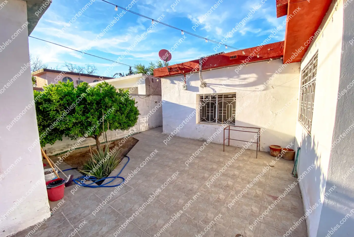 Venta Casa Tipo Quinta con 3 Recamaras, Cocina con Granito, Local Comercial y Alberca, Terreno de 500m2, San Buena