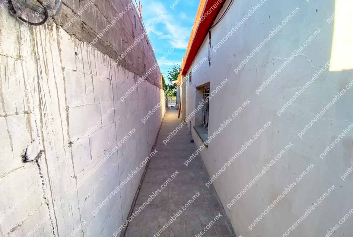 Venta Casa Tipo Quinta con 3 Recamaras, Cocina con Granito, Local Comercial y Alberca, Terreno de 500m2, San Buena