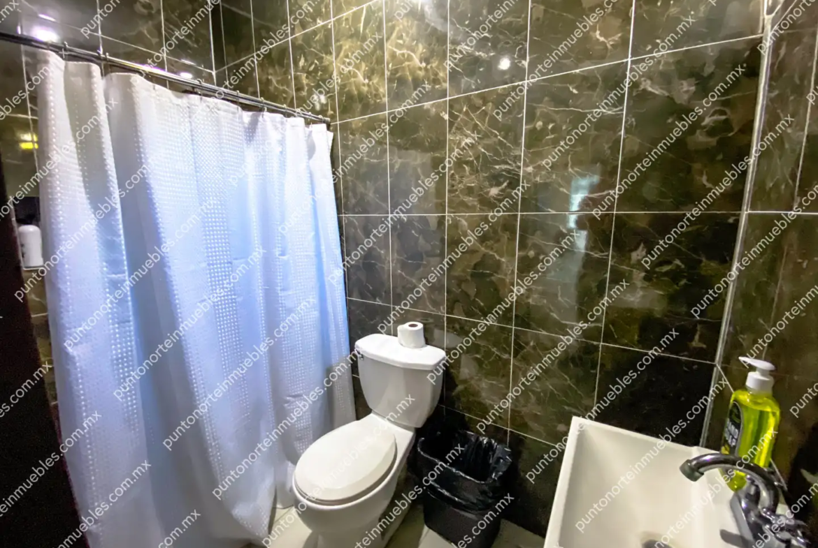 Venta Casa Tipo Quinta con 3 Recamaras, Cocina con Granito, Local Comercial y Alberca, Terreno de 500m2, San Buena