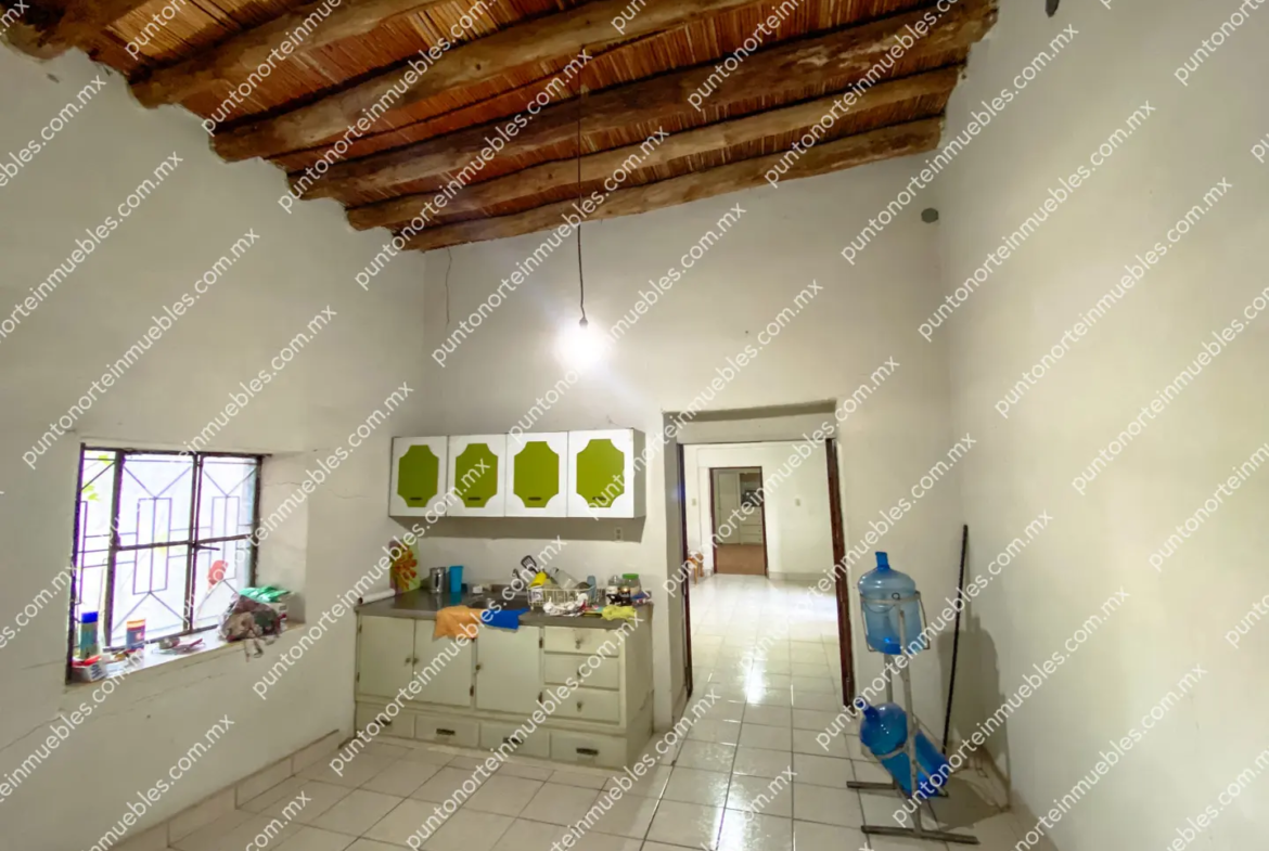 Venta Casa 3 Recámaras frente Aurrera San buena, Terreno amplio 1,052m2 con 160m2 de Construcción