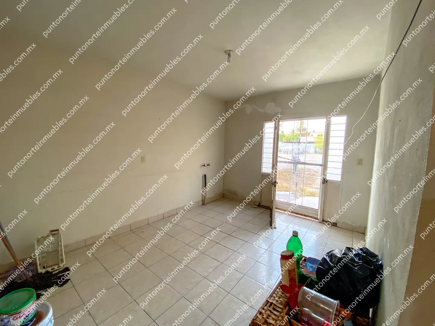 Venta Casa 3 Recámaras frente Aurrera San buena, Terreno amplio 1,052m2 con 160m2 de Construcción