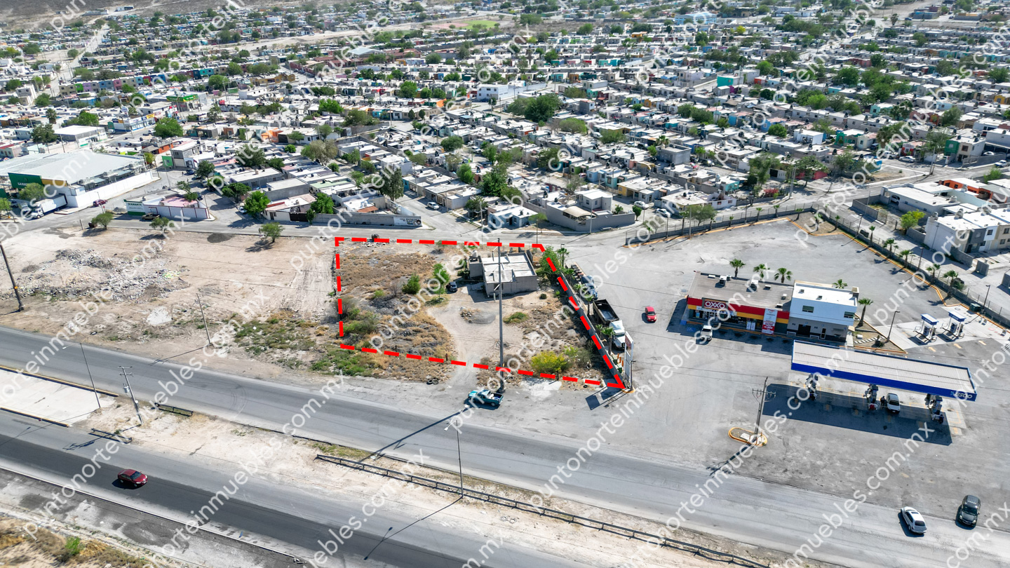 default Venta Terreno 2,721m2 sobre Libr. Carlos Salinas con 53m de frente