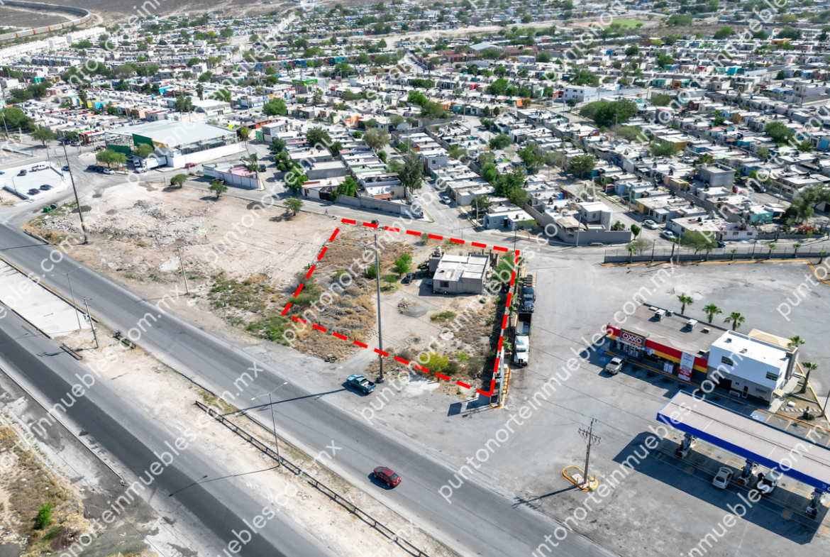 Venta Terreno 2,721m2 sobre Libr. Carlos Salinas con 53m de frente