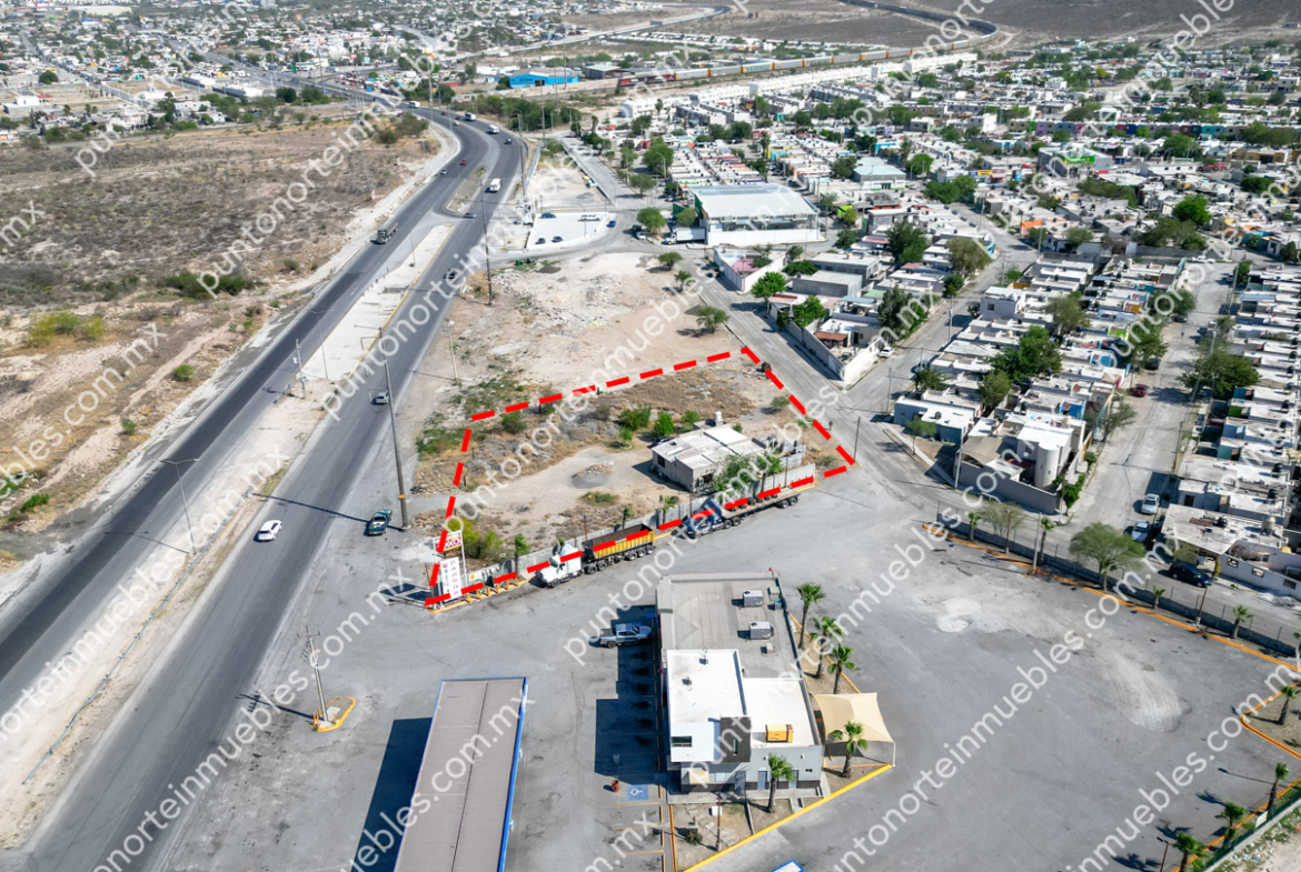 Venta Terreno 2,721m2 sobre Libr. Carlos Salinas con 53m de frente