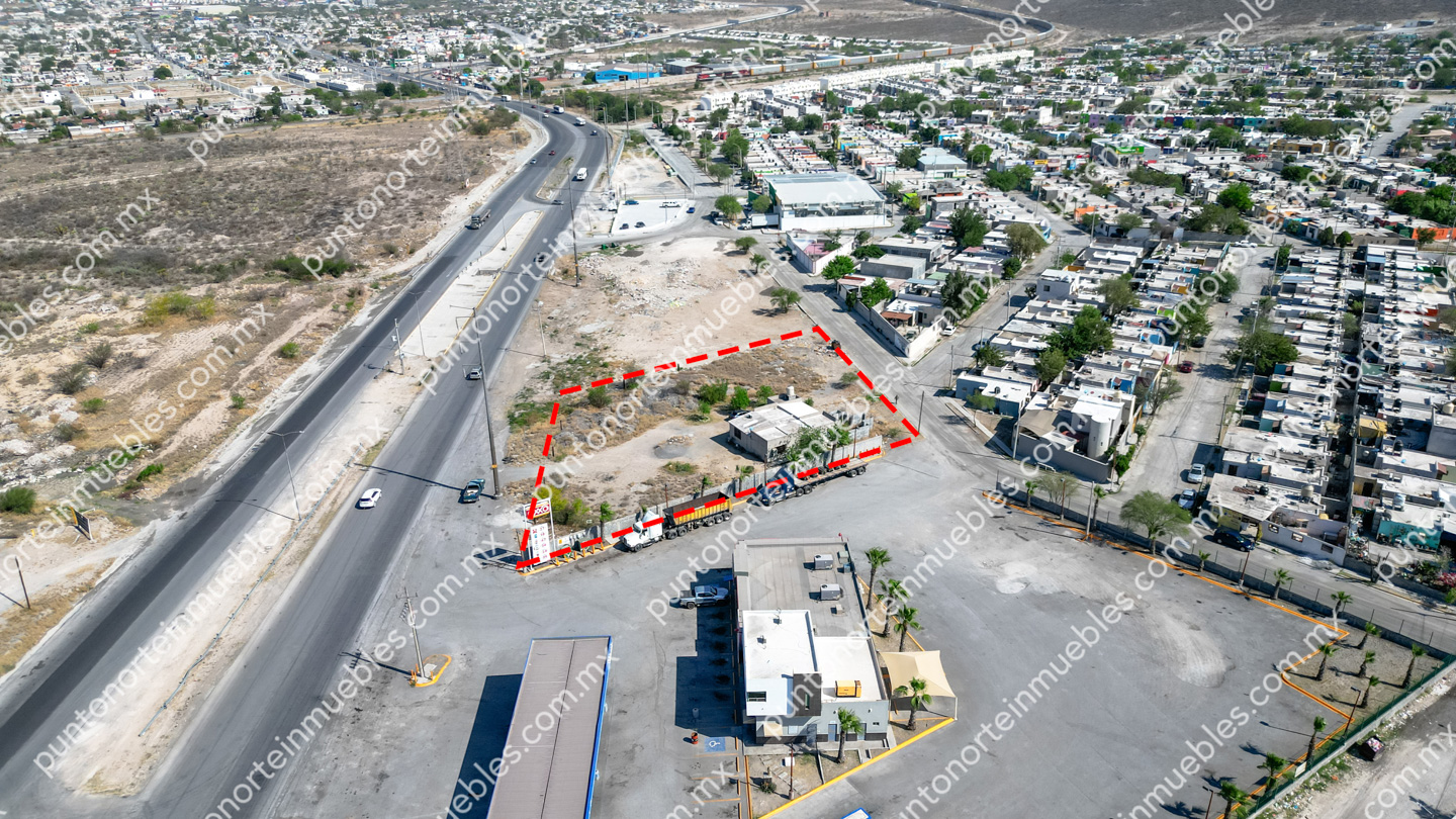 default Venta Terreno 2,721m2 sobre Libr. Carlos Salinas con 53m de frente