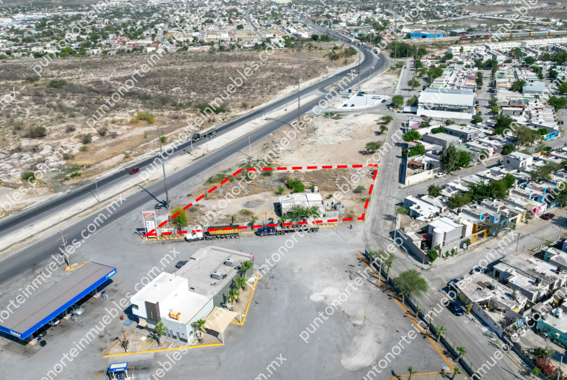 Venta Terreno 2,721m2 sobre Libr. Carlos Salinas con 53m de frente