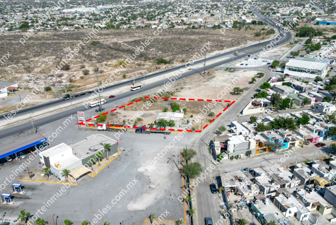Venta Terreno 2,721m2 sobre Libr. Carlos Salinas con 53m de frente