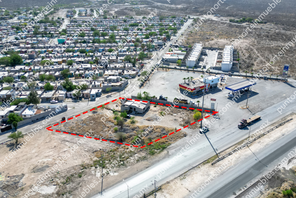 Venta Terreno 2,721m2 sobre Libr. Carlos Salinas con 53m de frente