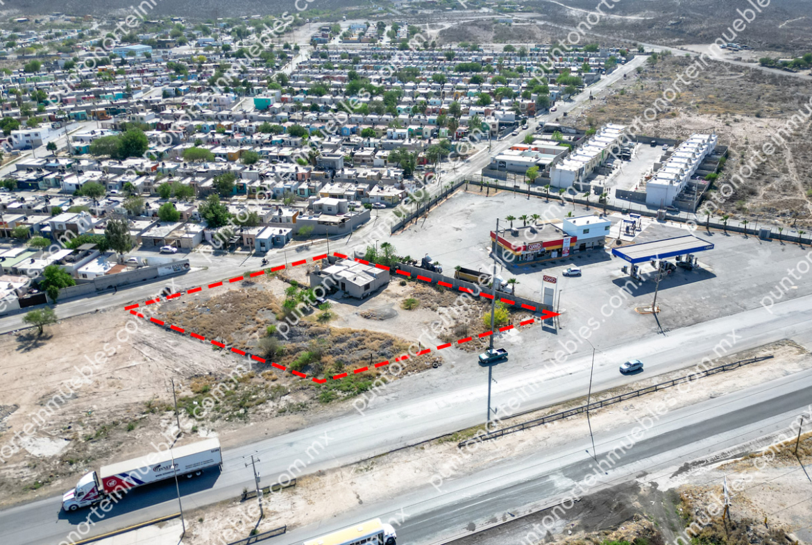 Venta Terreno 2,721m2 sobre Libr. Carlos Salinas con 53m de frente