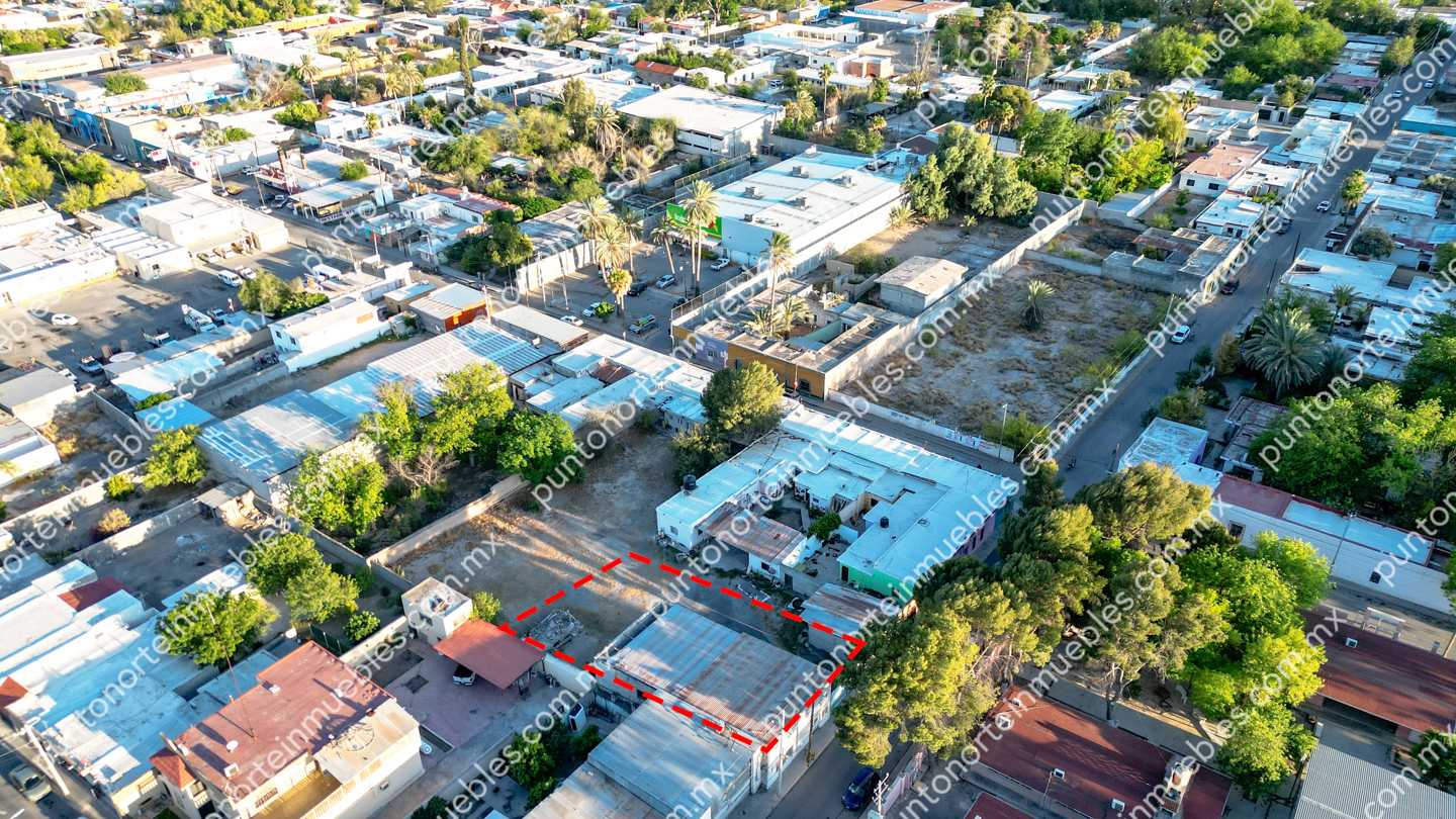 Venta Terreno 495m2 en Zona Comercial Centro cerca de Aurrera San Buena