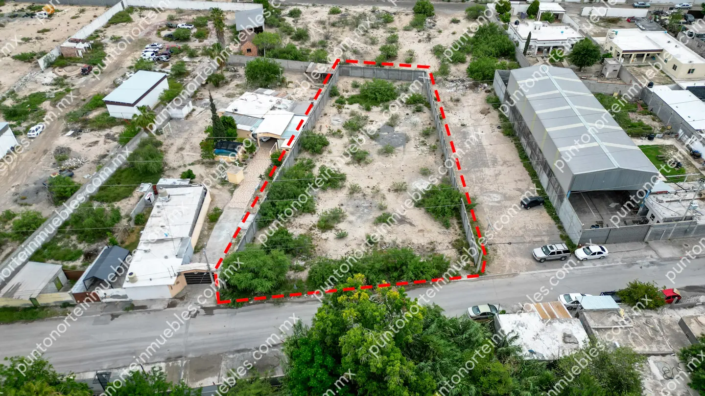 Terreno 1,775m2 Col 5 de Abril 01 Venta Terreno urbano de 1,775m2 Bardeado sobre Calle Álamo, a unas cuadras Av Montessori