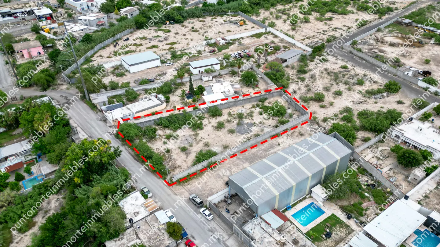Terreno 1,775m2 Col 5 de Abril 05 Venta Terreno urbano de 1,775m2 Bardeado sobre Calle Álamo, a unas cuadras Av Montessori