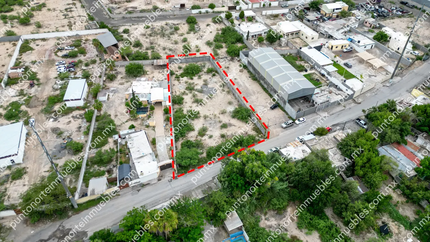 Terreno 1,775m2 Col 5 de Abril 18 Venta Terreno urbano de 1,775m2 Bardeado sobre Calle Álamo, a unas cuadras Av Montessori