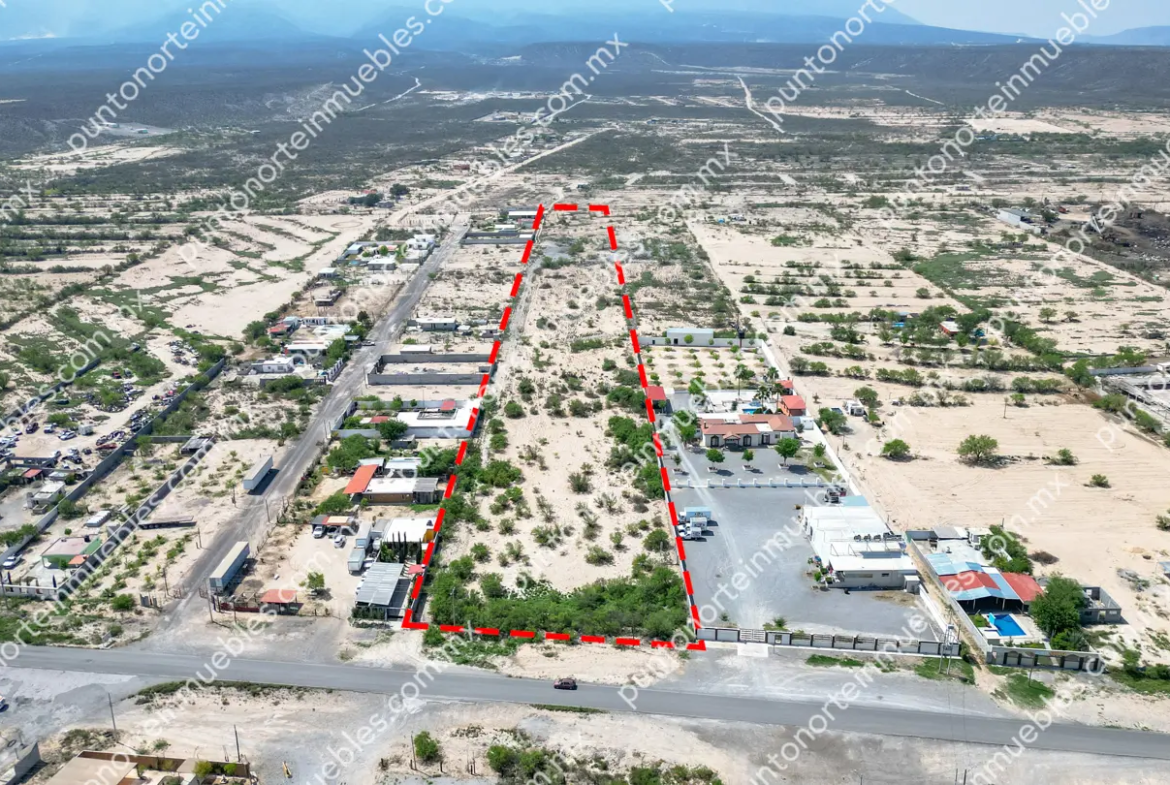 Venta de Terreno 3.3 Hectáreas sobre Carretera al Oro ubicado a 2.5km de Letras “Yo Amo Monclova”