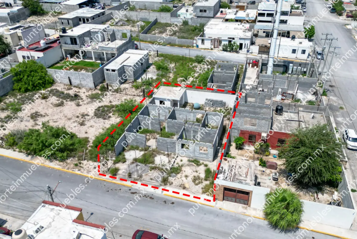 Venta de Terreno 337.50m2 con Construcción, Todos los Servicios, Col Los Reyes
