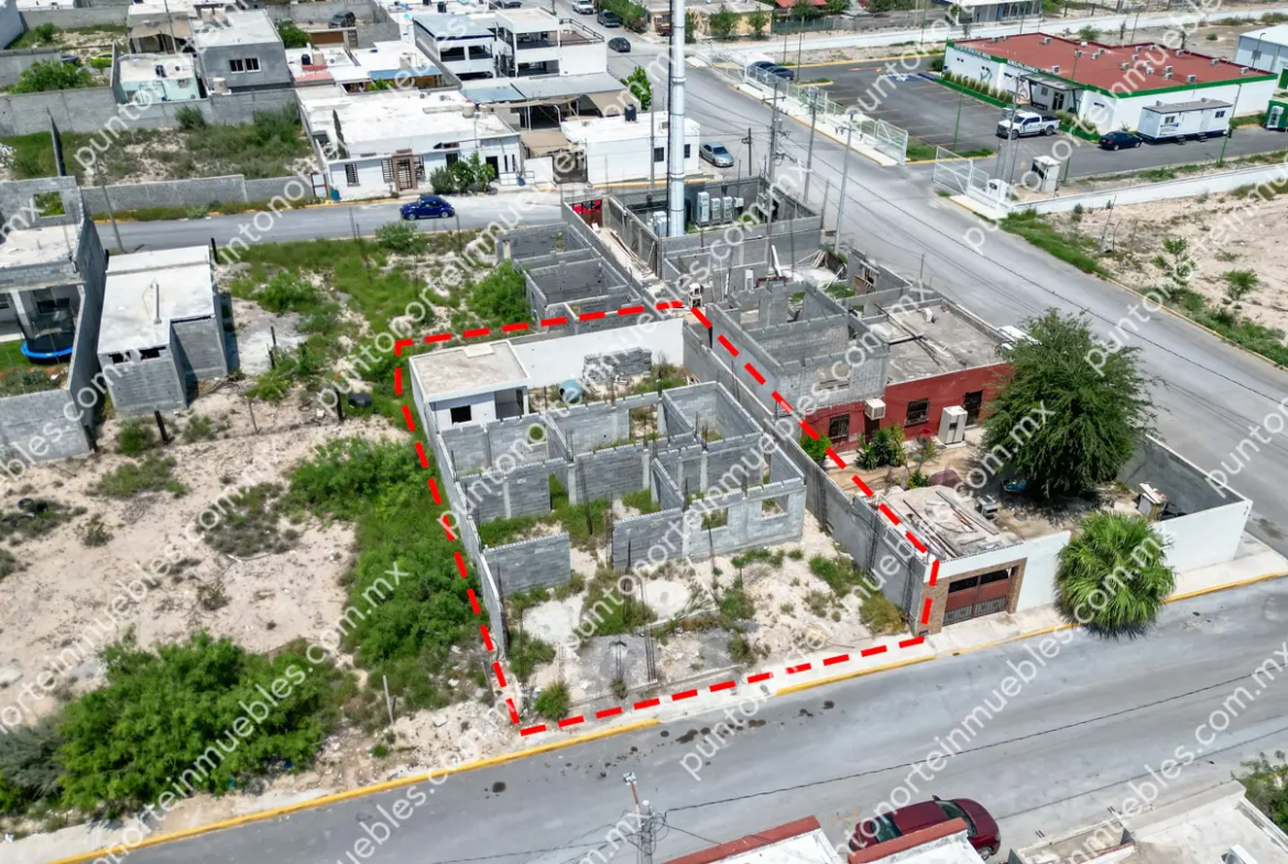 Venta de Terreno 337.50m2 con Construcción, Todos los Servicios, Col Los Reyes