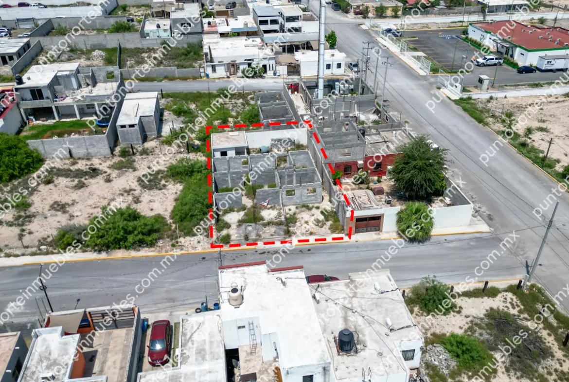 Venta de Terreno 337.50m2 con Construcción, Todos los Servicios, Col Los Reyes