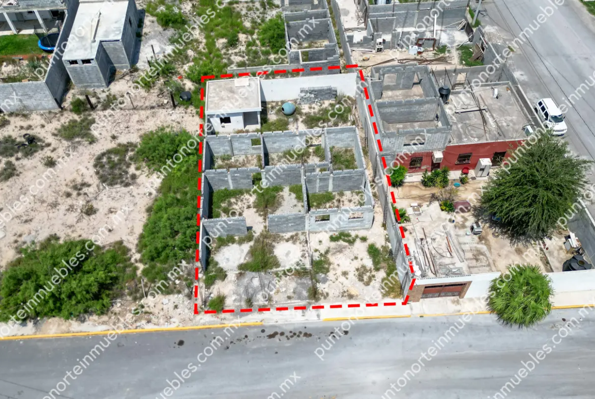 Venta de Terreno 337.50m2 con Construcción, Todos los Servicios, Col Los Reyes