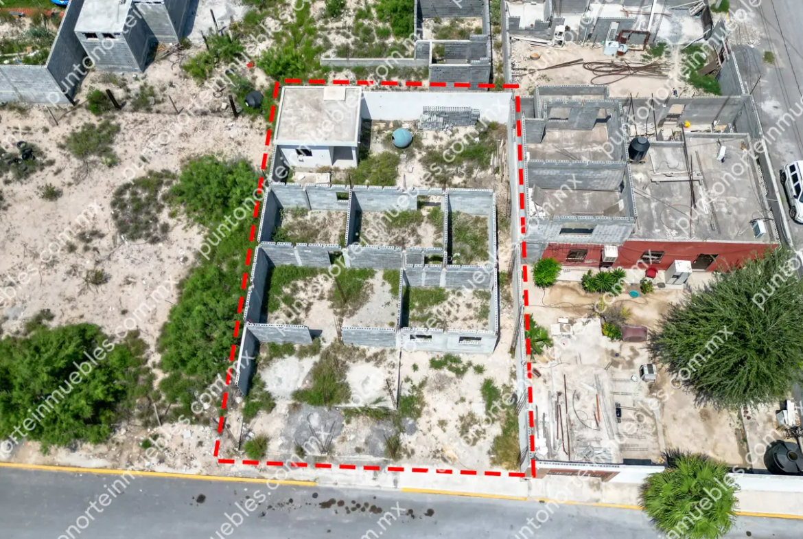 Venta de Terreno 337.50m2 con Construcción, Todos los Servicios, Col Los Reyes