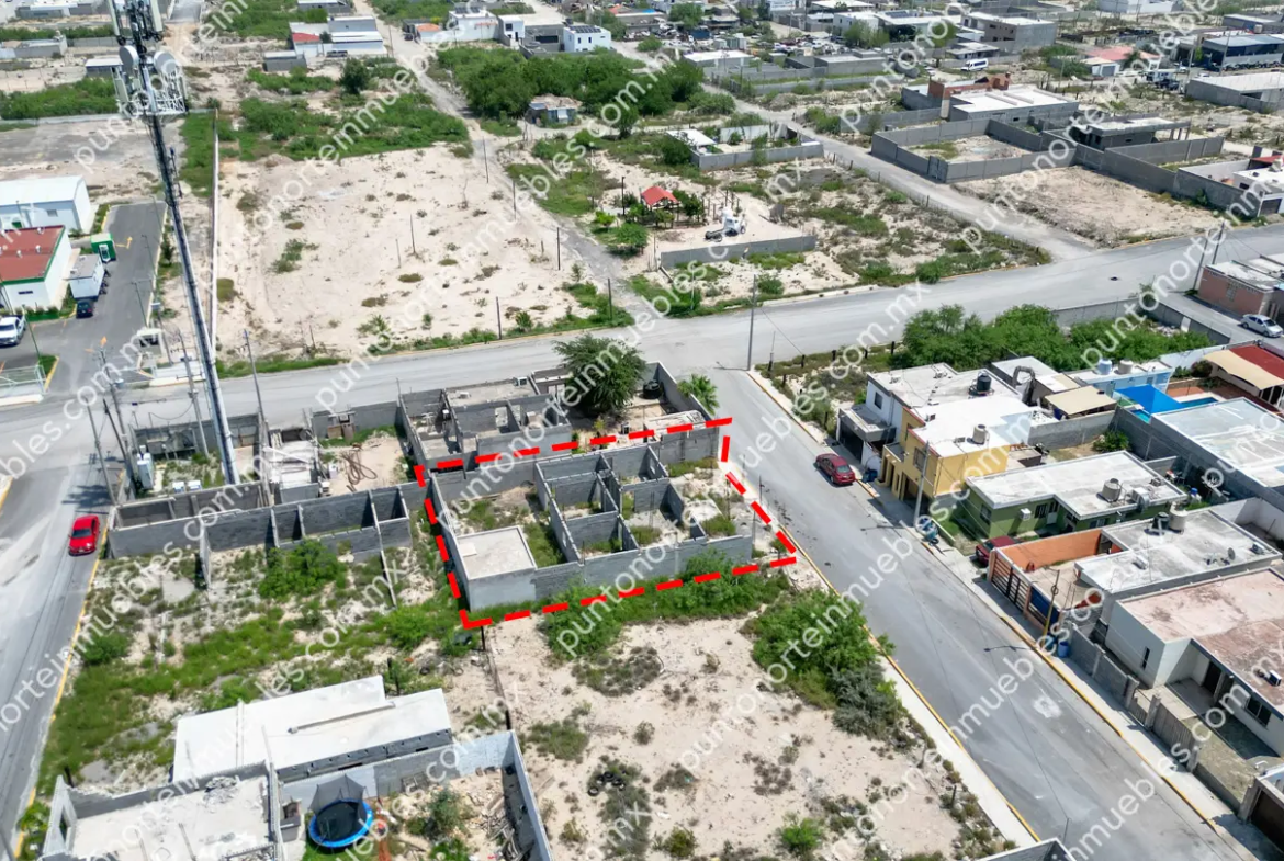 Venta de Terreno 337.50m2 con Construcción, Todos los Servicios, Col Los Reyes