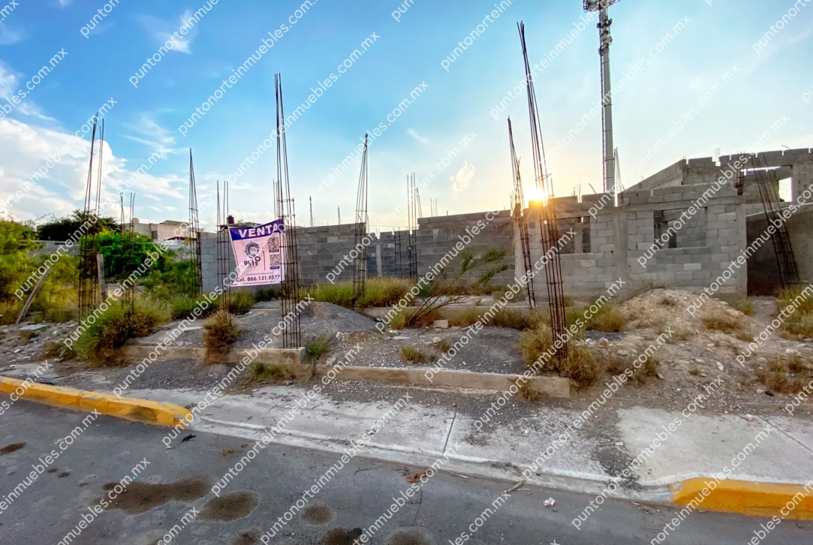 Venta de Terreno 337.50m2 con Construcción, Todos los Servicios, Col Los Reyes