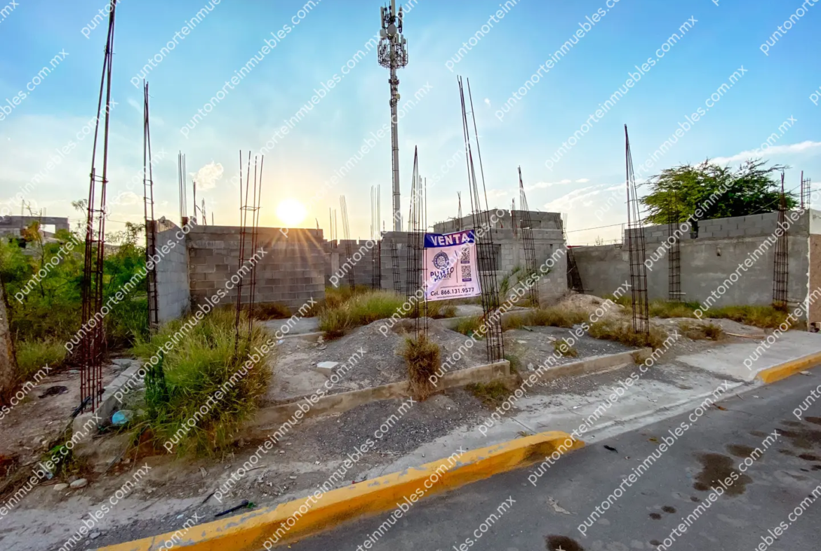 Venta de Terreno 337.50m2 con Construcción, Todos los Servicios, Col Los Reyes