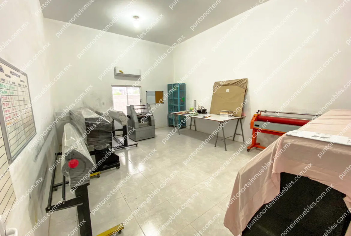 Venta Nave Industrial 1,000m2 Techados, con $6,500m2 de Terreno en Estancias, Monclova