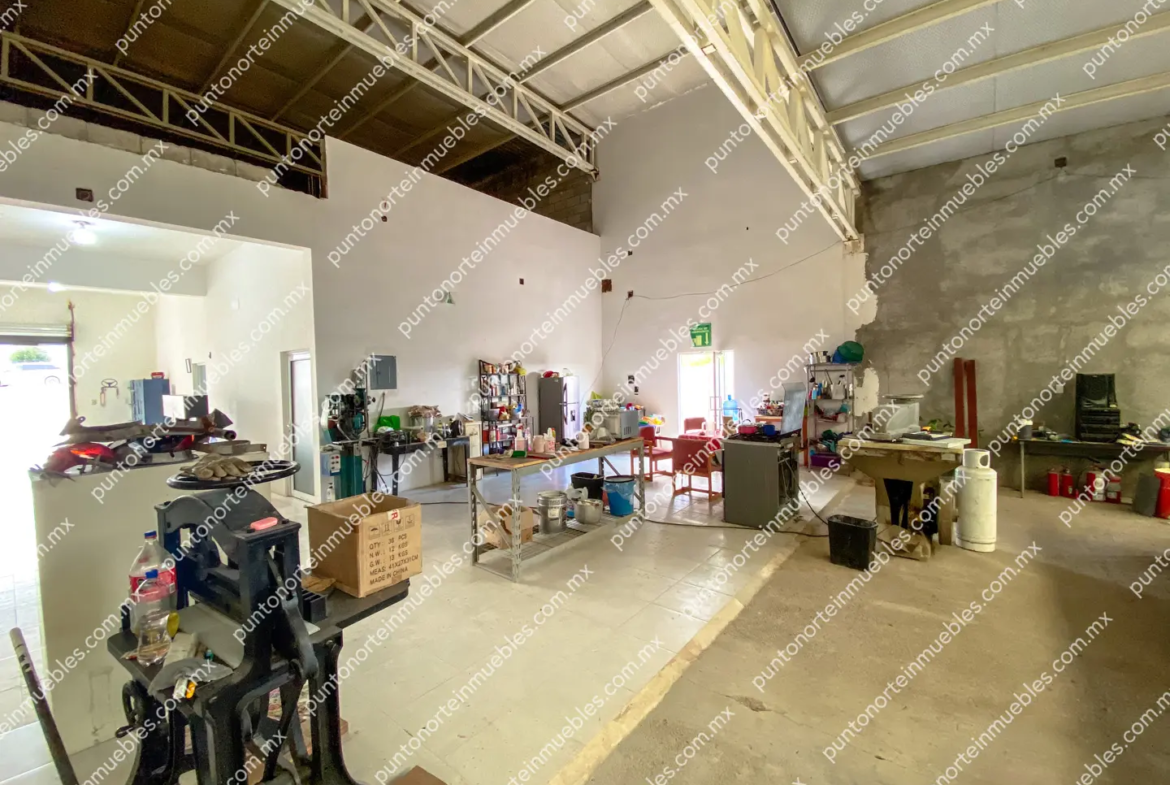 Venta Nave Industrial 1,000m2 Techados, con $6,500m2 de Terreno en Estancias, Monclova