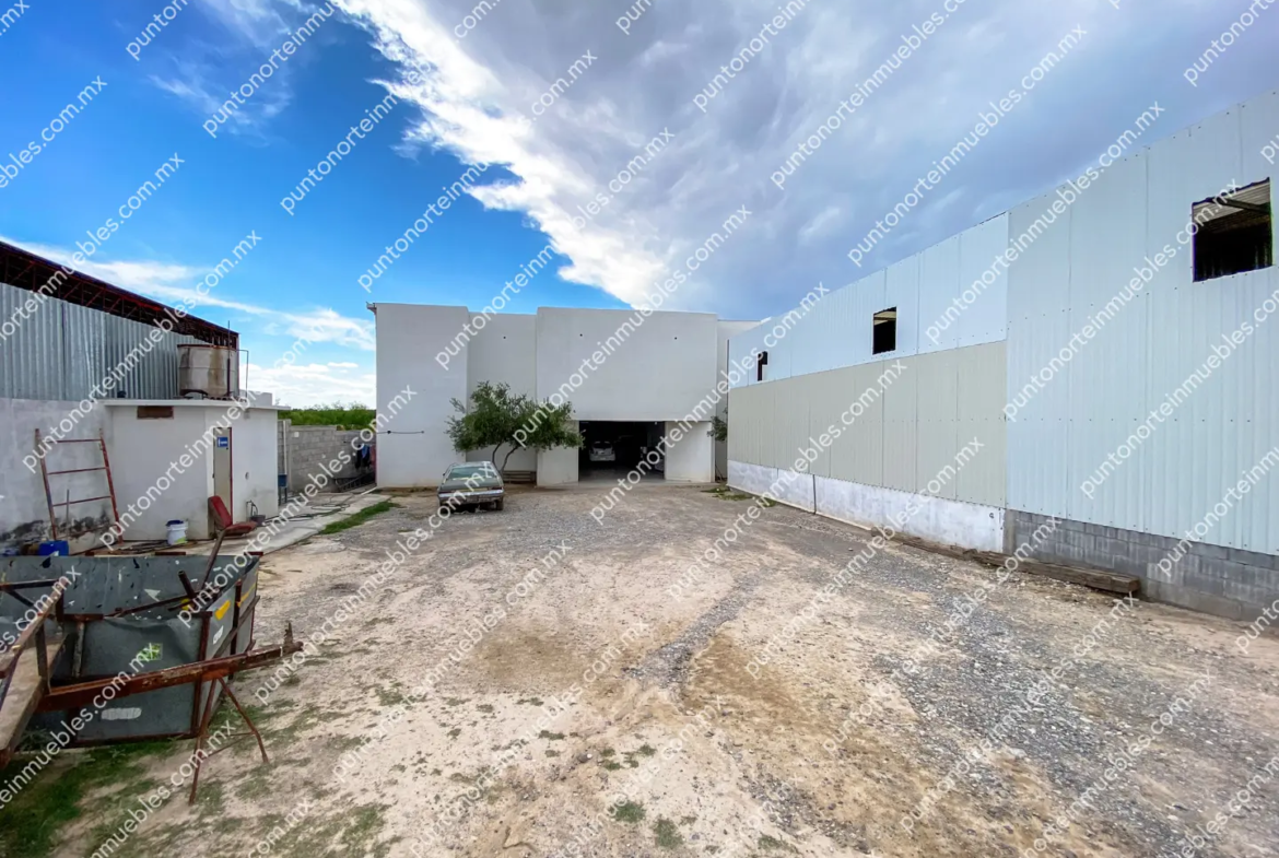 Venta Nave Industrial 1,000m2 Techados, con $6,500m2 de Terreno en Estancias, Monclova