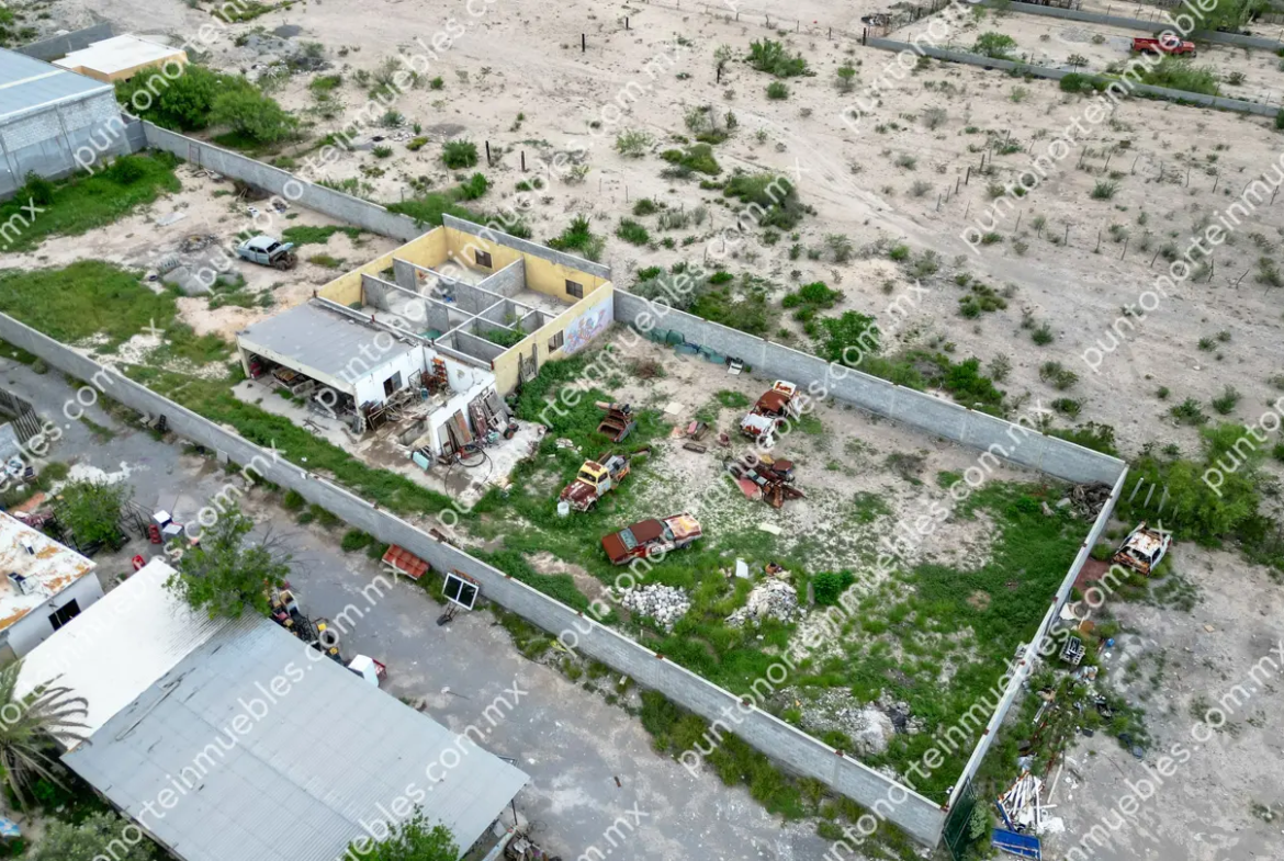 Venta Nave Industrial 1,000m2 Techados, con $6,500m2 de Terreno en Estancias, Monclova
