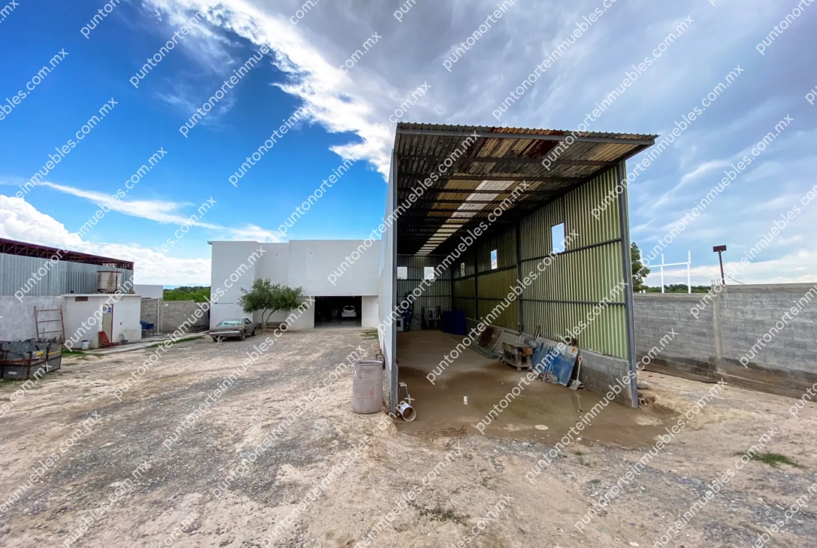 Venta Nave Industrial 1,000m2 Techados, con $6,500m2 de Terreno en Estancias, Monclova