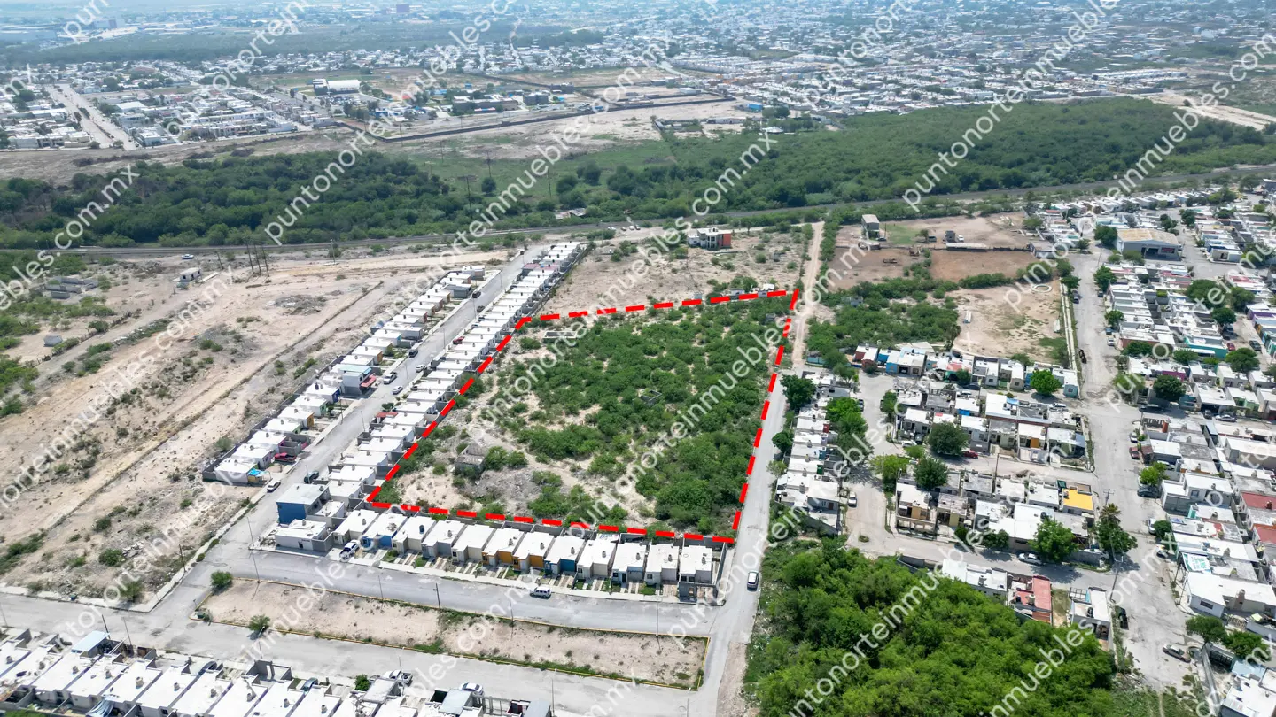Terreno 11,785 Col Fracc Rieles Frontera 02 Venta Terreno urbano de 11,785m2 en Fracc Los Rieles, zona de desarrollo de vivienda en Frontera