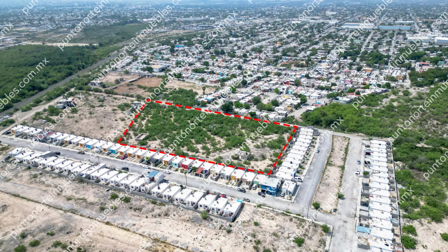 Terreno 11,785 Col Fracc Rieles Frontera 07 Venta Terreno urbano de 11,785m2 en Fracc Los Rieles, zona de desarrollo de vivienda en Frontera