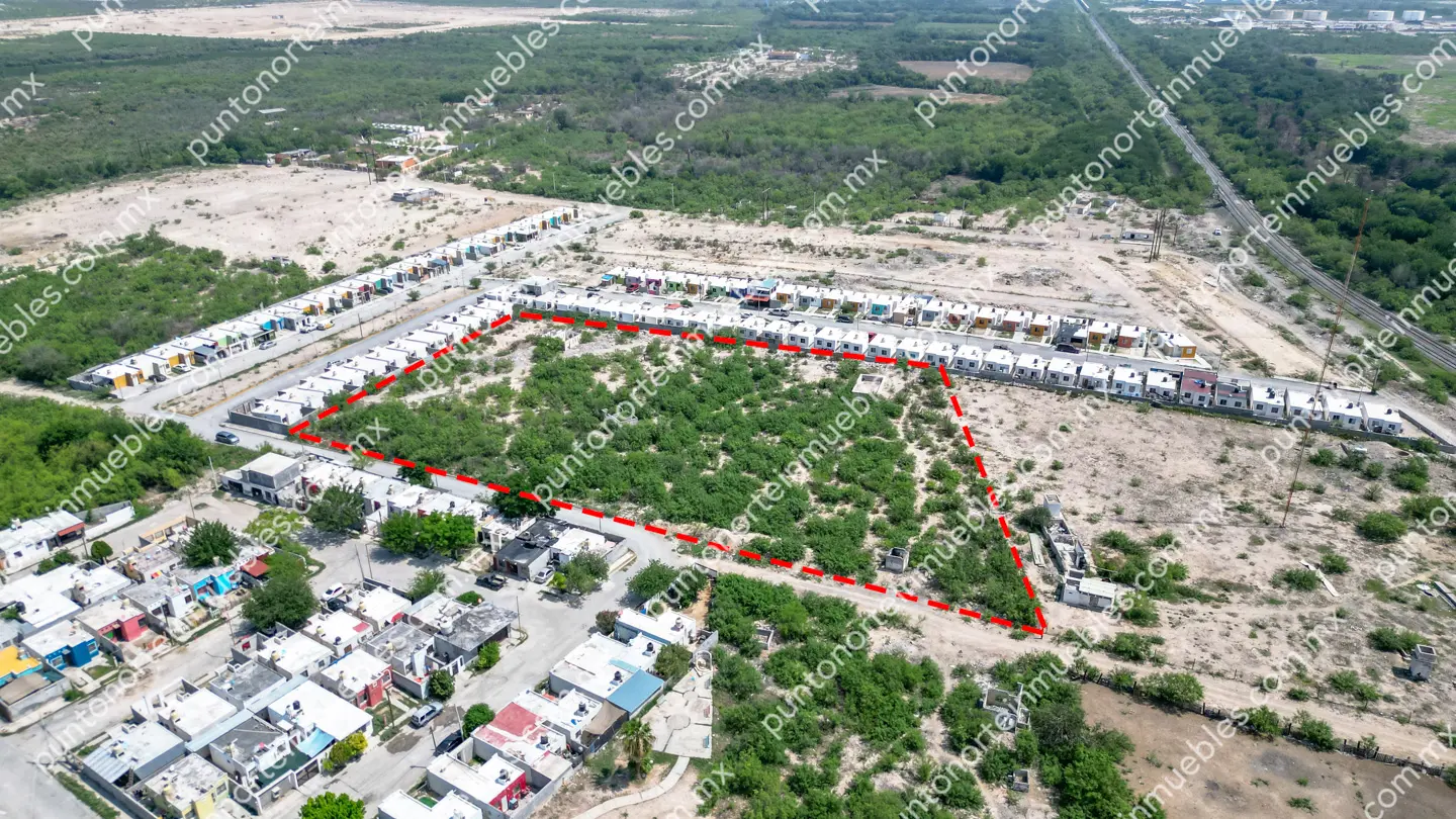 Terreno 11,785 Col Fracc Rieles Frontera 15 Venta Terreno urbano de 11,785m2 en Fracc Los Rieles, zona de desarrollo de vivienda en Frontera
