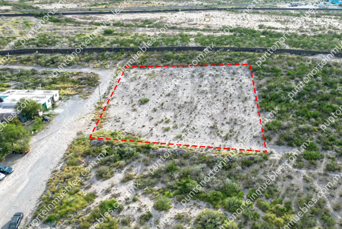 Venta Terreno Col Calderón 2,500m2 con Servicios, cerca de Unidad Deportiva Col Calderón