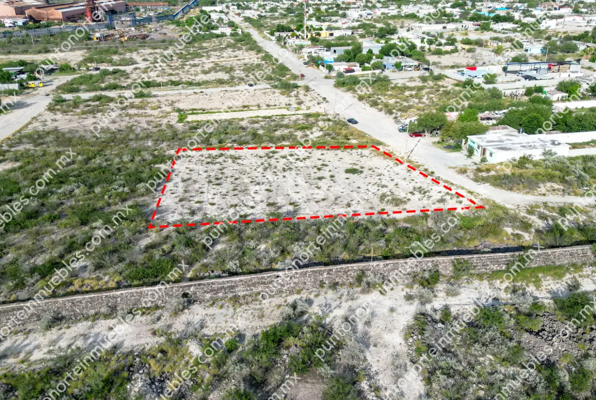 Venta Terreno Col Calderón 2,500m2 con Servicios, cerca de Unidad Deportiva Col Calderón