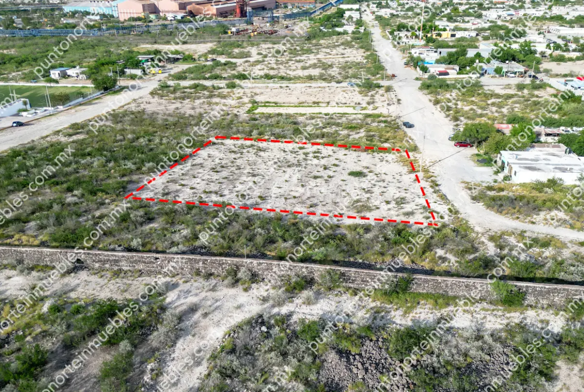 Venta Terreno Col Calderón 2,500m2 con Servicios, cerca de Unidad Deportiva Col Calderón