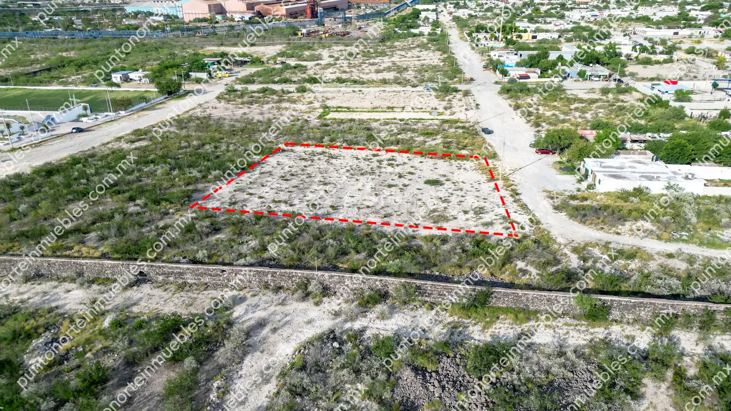 Terreno 2,500m2 Col Calderon 09 Venta Terreno Col Calderón 2,500m2 con Servicios, cerca de Unidad Deportiva Col Calderón