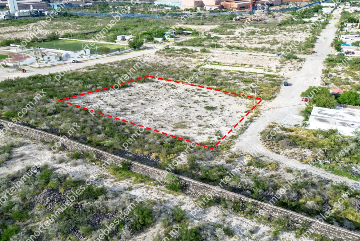 Venta Terreno Col Calderón 2,500m2 con Servicios, cerca de Unidad Deportiva Col Calderón