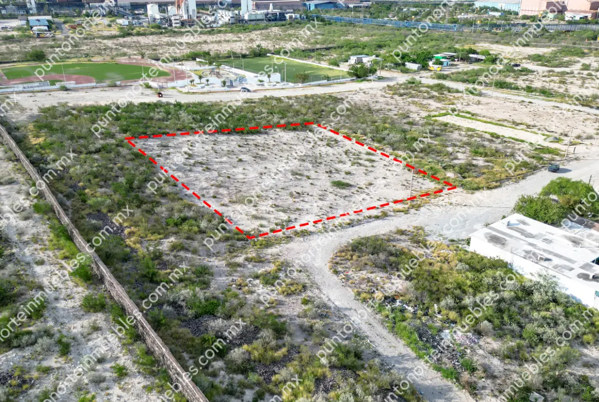 Venta Terreno Col Calderón 2,500m2 con Servicios, cerca de Unidad Deportiva Col Calderón