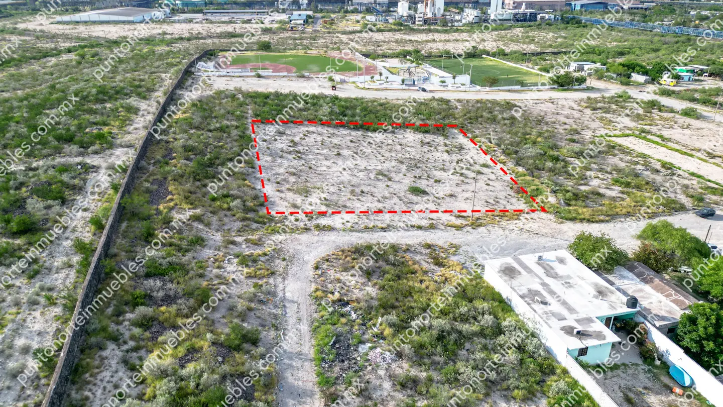Terreno 2,500m2 Col Calderon 12 Venta Terreno Col Calderón 2,500m2 con Servicios, cerca de Unidad Deportiva Col Calderón