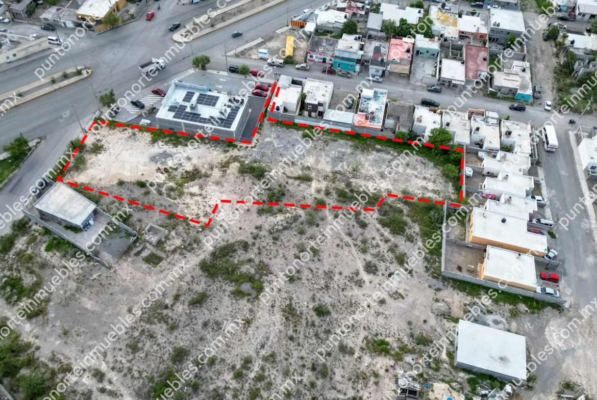 Venta de Terreno 2,625m2 sobre Av Revolución, al lado de Aurrera Express Las Flores